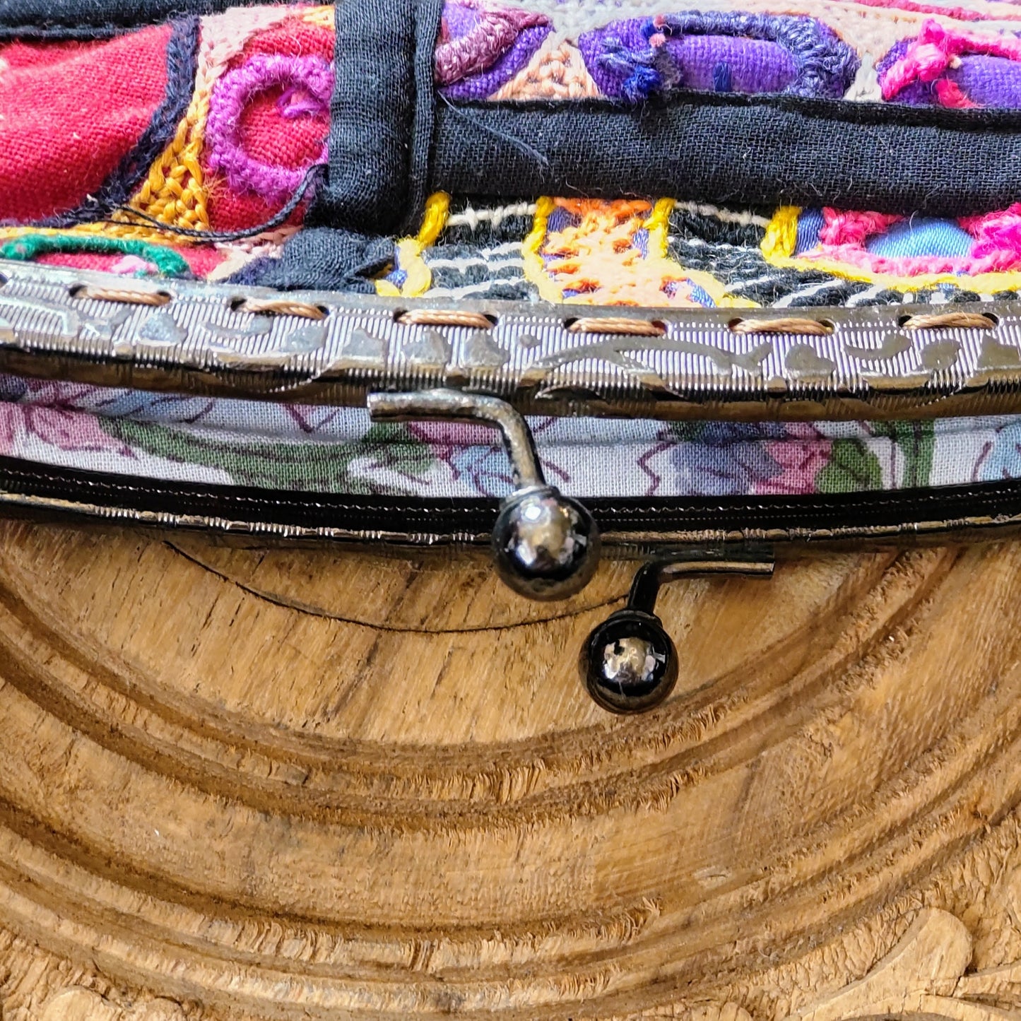 BSS-53 グリーンパープル系マルチカラーバンジャラがまぐちエスニックショルダーバッグ(S)