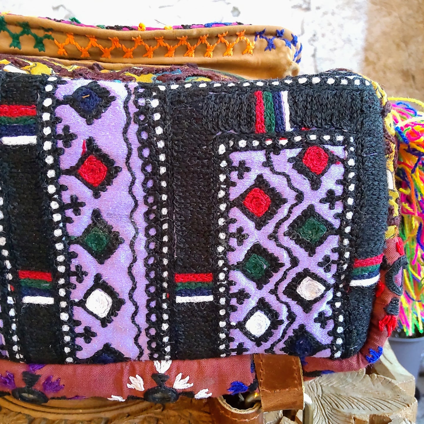 BMB-64c パープル系xマルチカラータッセルミラーワーク刺繍エスニックリュック(M)