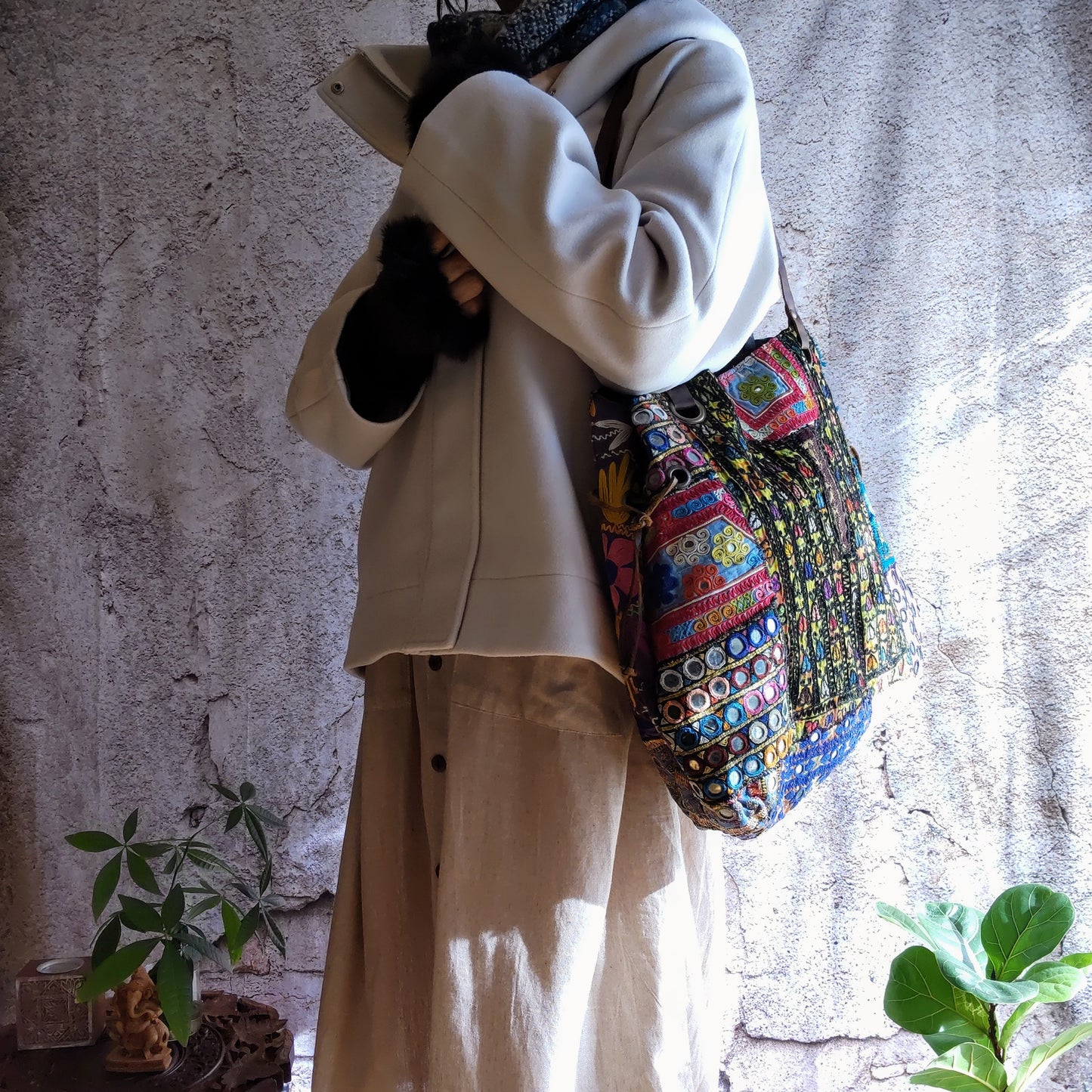 BLT-81b レザーハンドルミラー刺繍エスニックトートバッグ(L)
