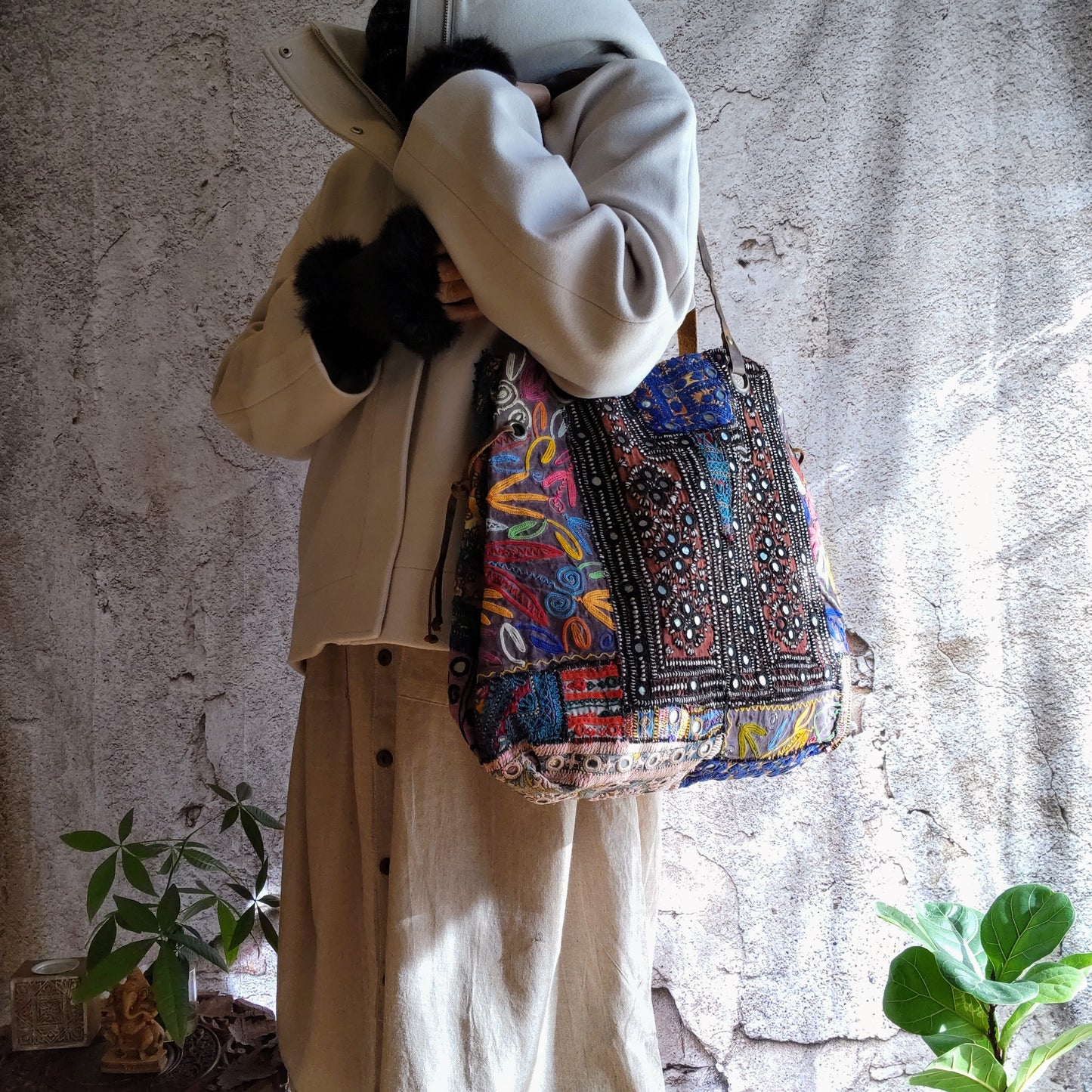 BLT-81b レザーハンドルミラー刺繍エスニックトートバッグ(L)