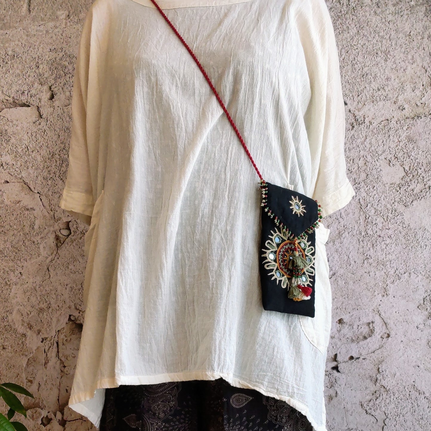 RP-112a ラバリ刺繍スマホポーチ