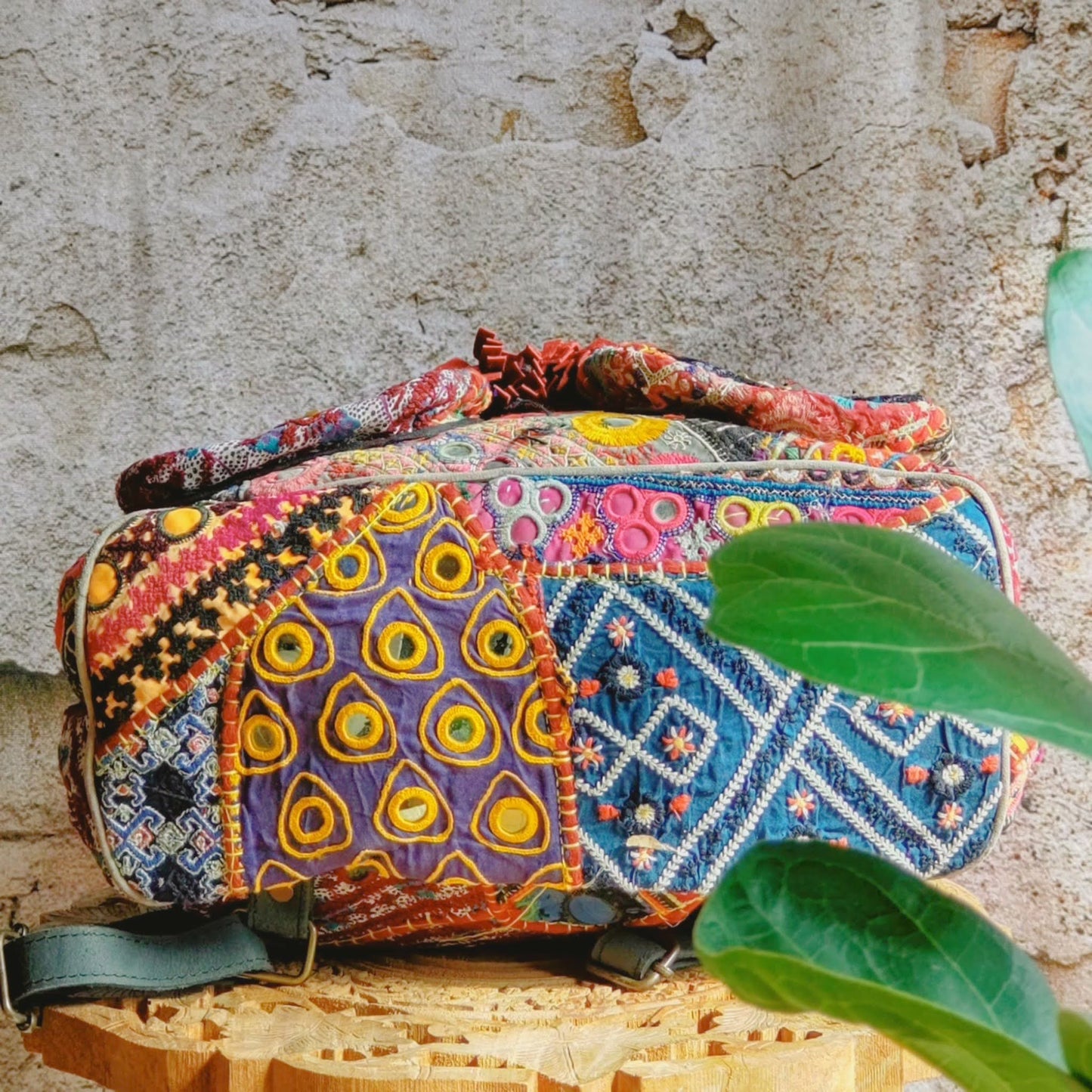 BLB-57 マルチカラーx2カラータッセル飾りじゃらじゃらエスニックリュック(L)