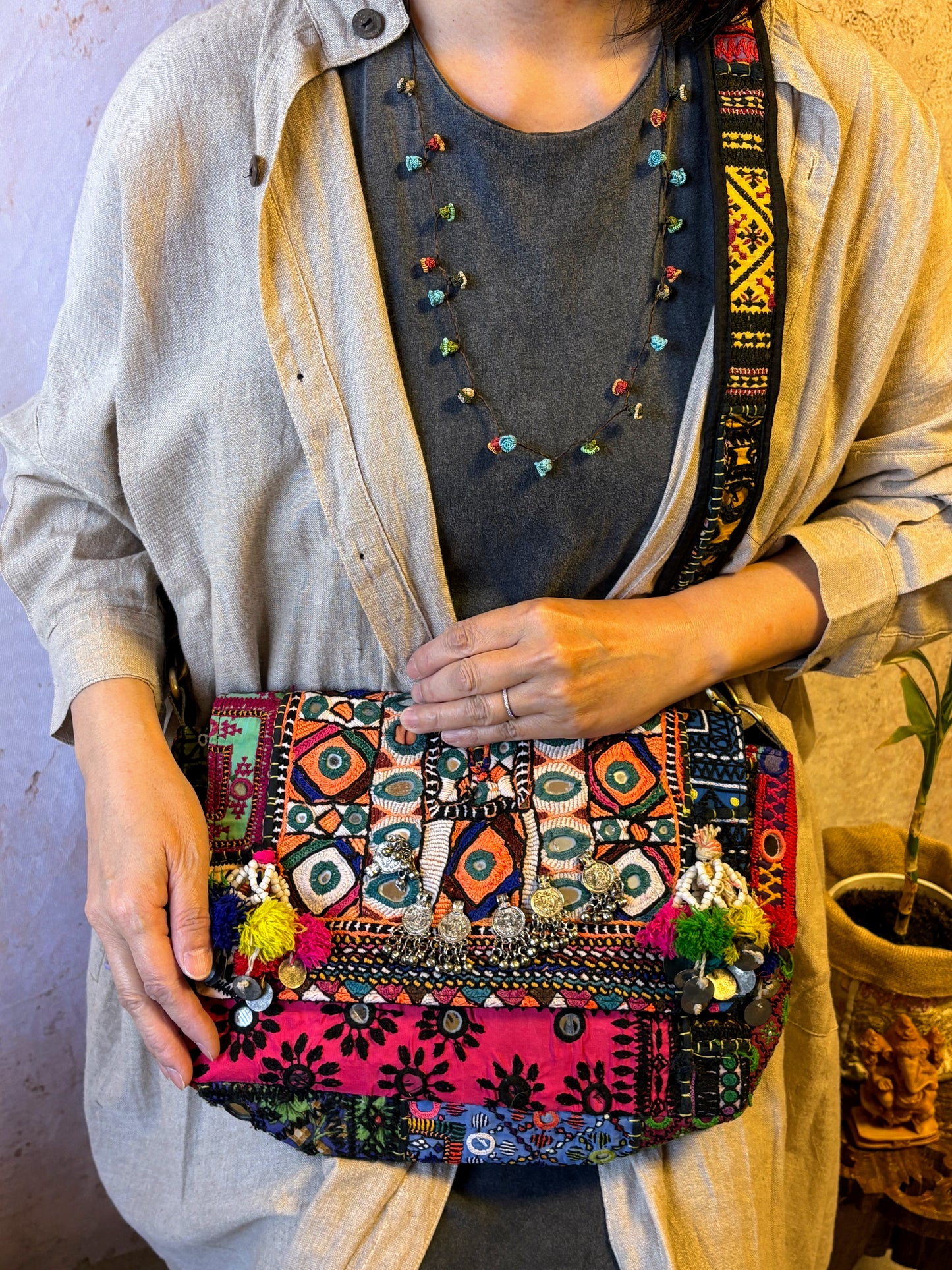 NSM-137f【光舞】ミラー刺繍エスニックフラップショルダーバッグ(M)