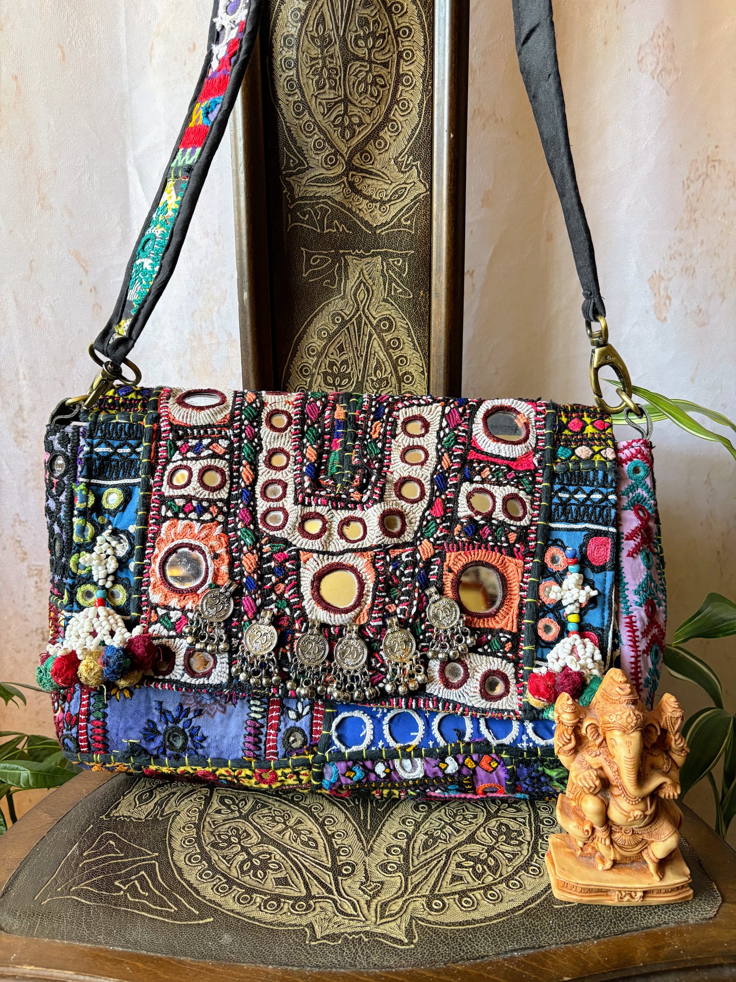 NSM-137f【光舞】ミラー刺繍エスニックフラップショルダーバッグ(M)