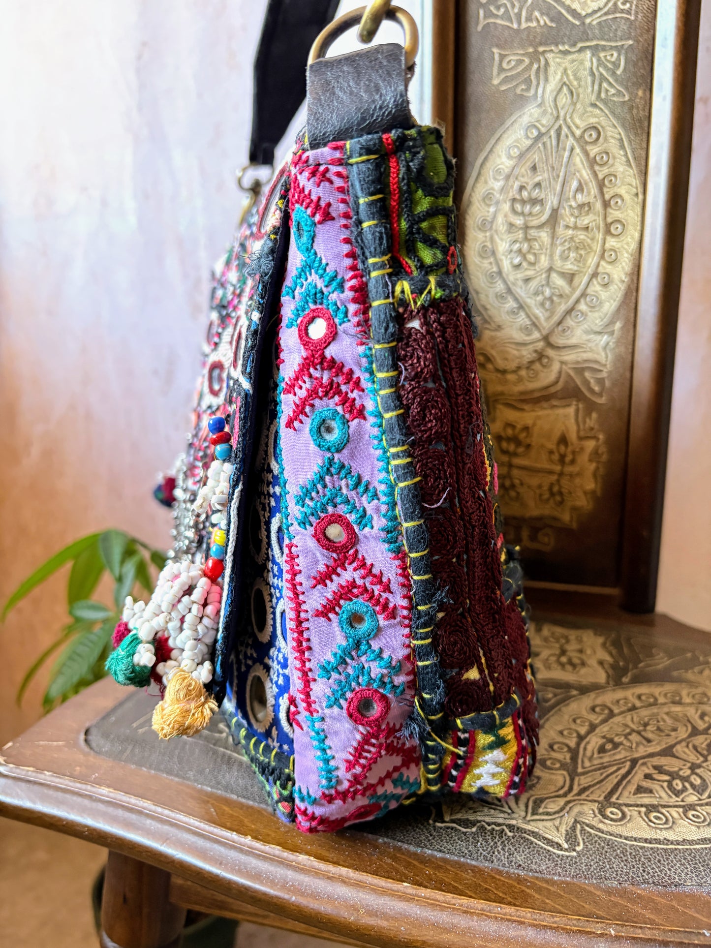 NSM-137f【光舞】ミラー刺繍エスニックフラップショルダーバッグ(M)