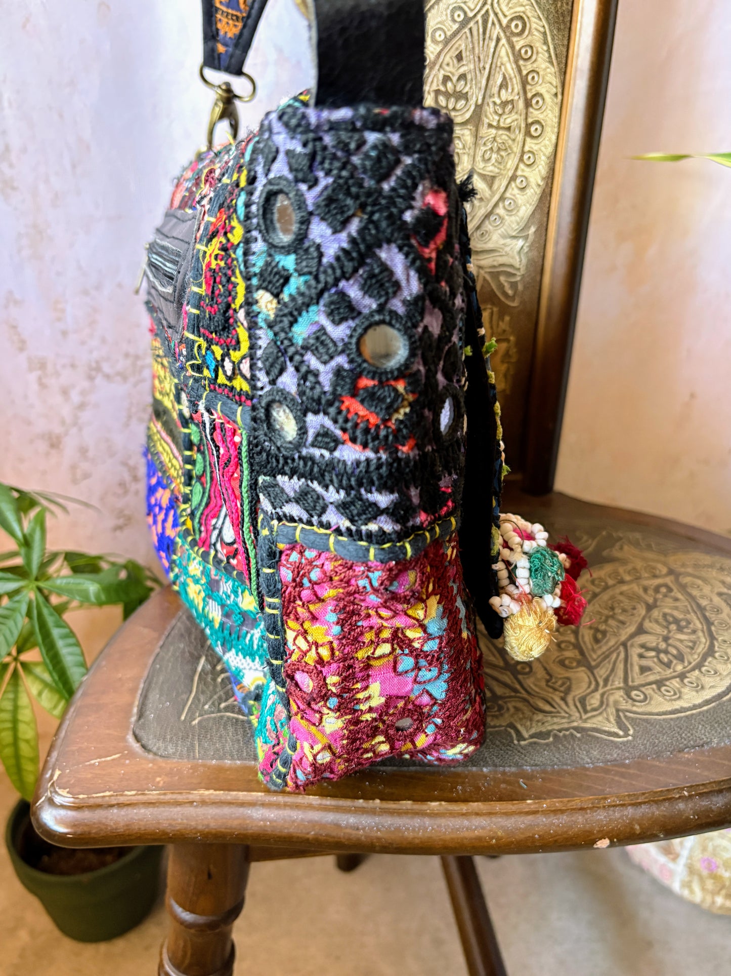 NSM-137f【光舞】ミラー刺繍エスニックフラップショルダーバッグ(M)