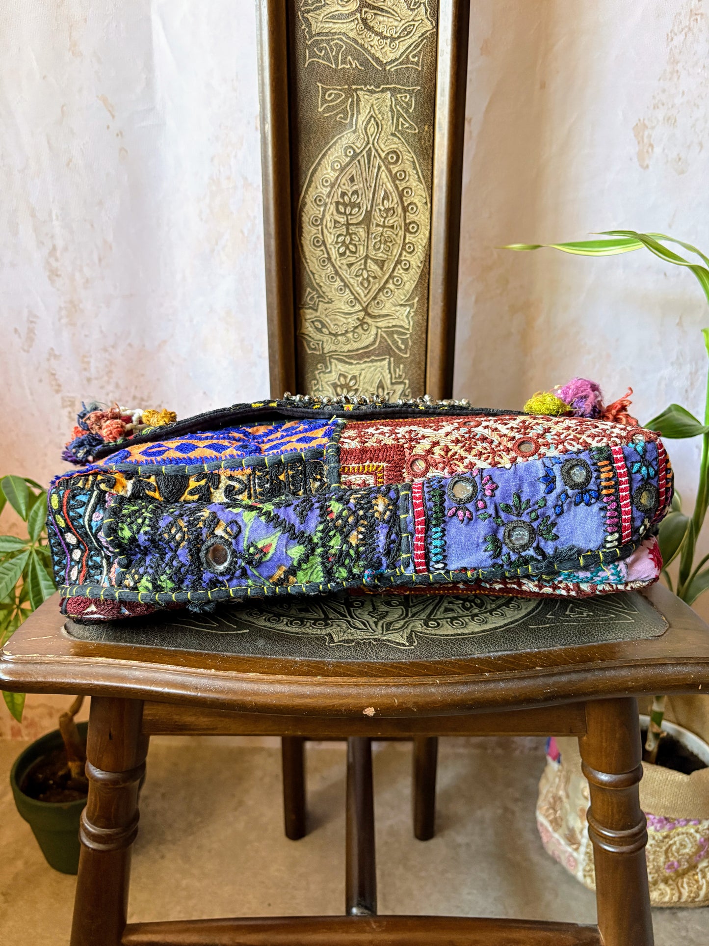 NSM-137g【夜綴】ミラー刺繍エスニックフラップショルダーバッグ(M)