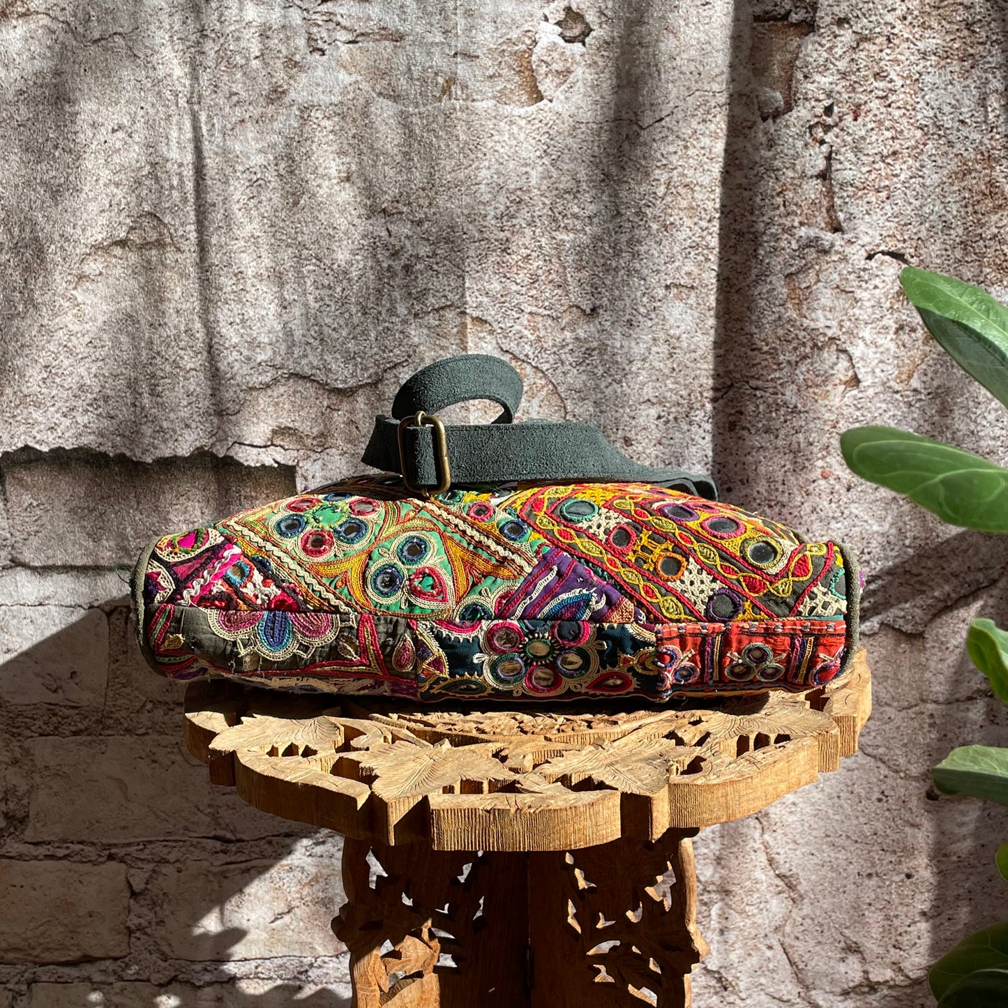 BMS-36 マルチカラーxグレースウェードミラー刺繍たくさんエスニックショルダーバッグ(M)