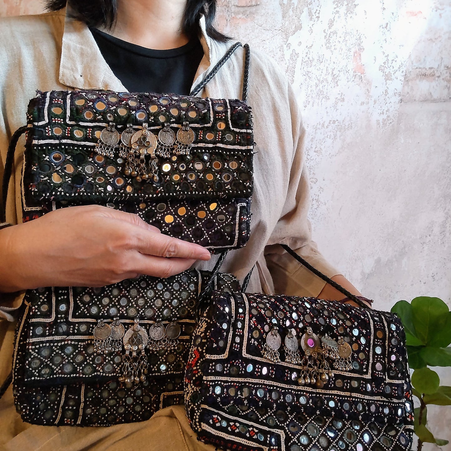 BSS-111c ブラックミラー刺繍エスニックショルダーバッグ(S)