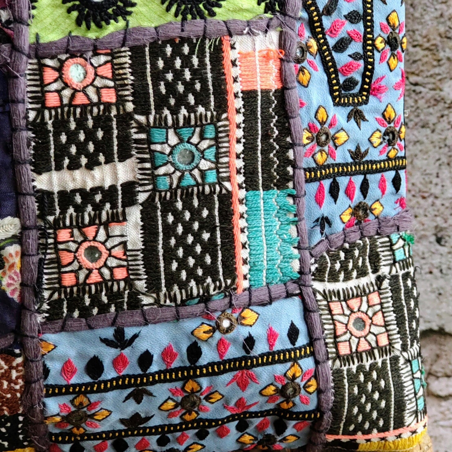 BMT66b マルチカラーxコインワンサイドミラー刺繍エスニックトートバッグ(M)