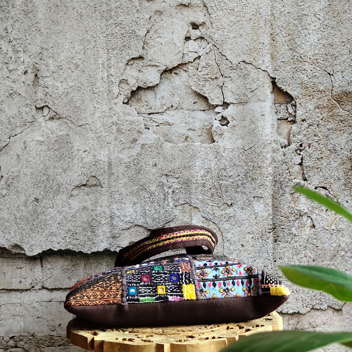 BMT66b マルチカラーxコインワンサイドミラー刺繍エスニックトートバッグ(M)